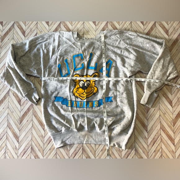 NCAA UCLA Bruins Crewneck Gray Sweater. Rare Vintage 80s. Size L. Minor Flaws - Picture 7 of 9